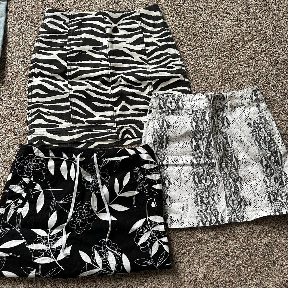 SKIRT BUNDLE OF 4!!! 🖤🖤